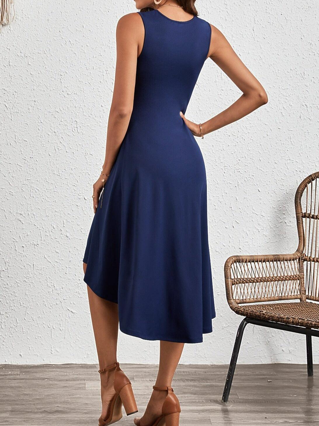 Damenkleid ohne Ärmel mit Rundhalsausschnitt und asymmetrischem Saum