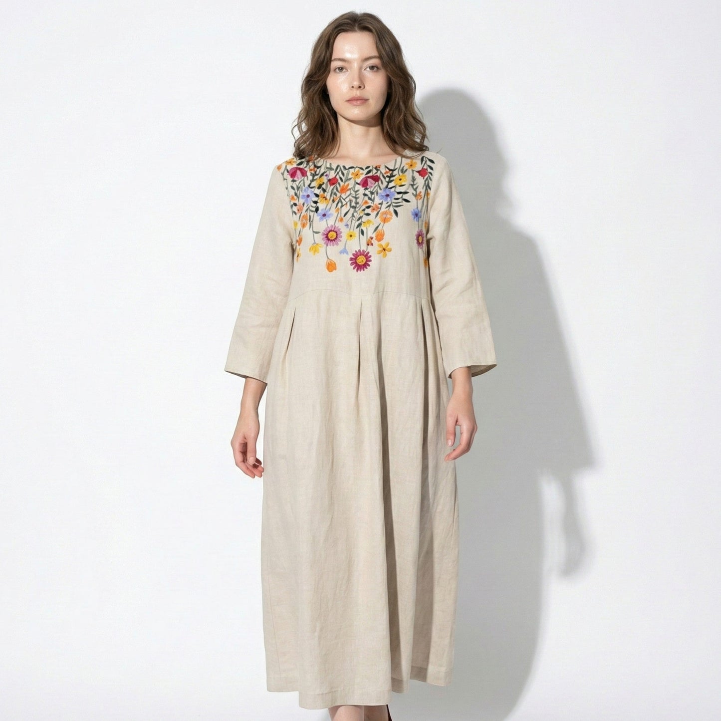 Women's maxi dress with long sleeves and floral print