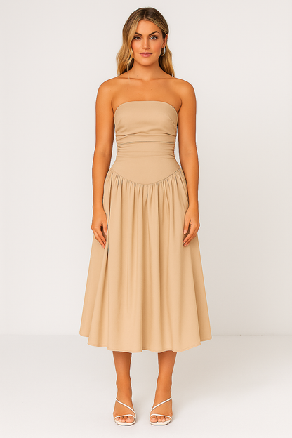 Beiges trägerloses Midikleid mit gerafftem Oberteil