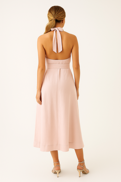 Rosa Midikleid mit Halterneck – schlichte Silhouette mit Bindedetail