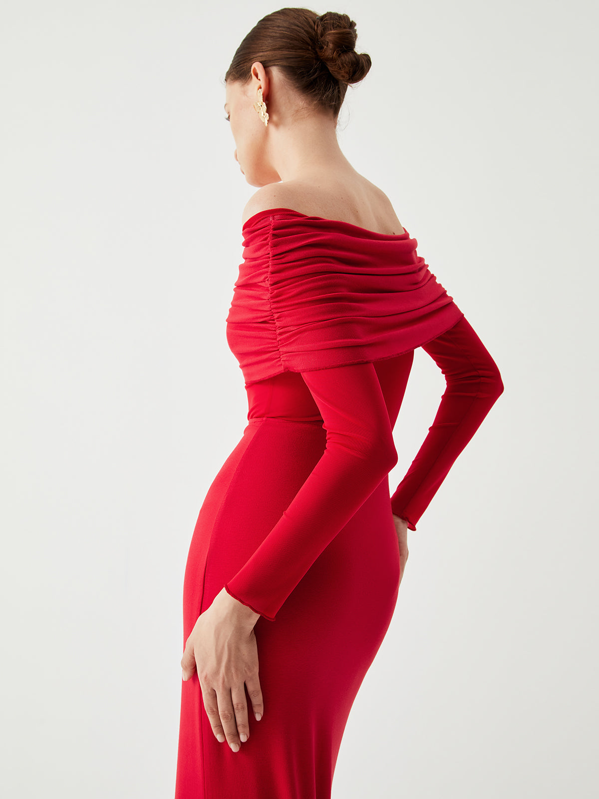 Damen-Abendkleid bodenlang mit Carmen-Ausschnitt, langen Ärmeln und gerafftem Brustteil