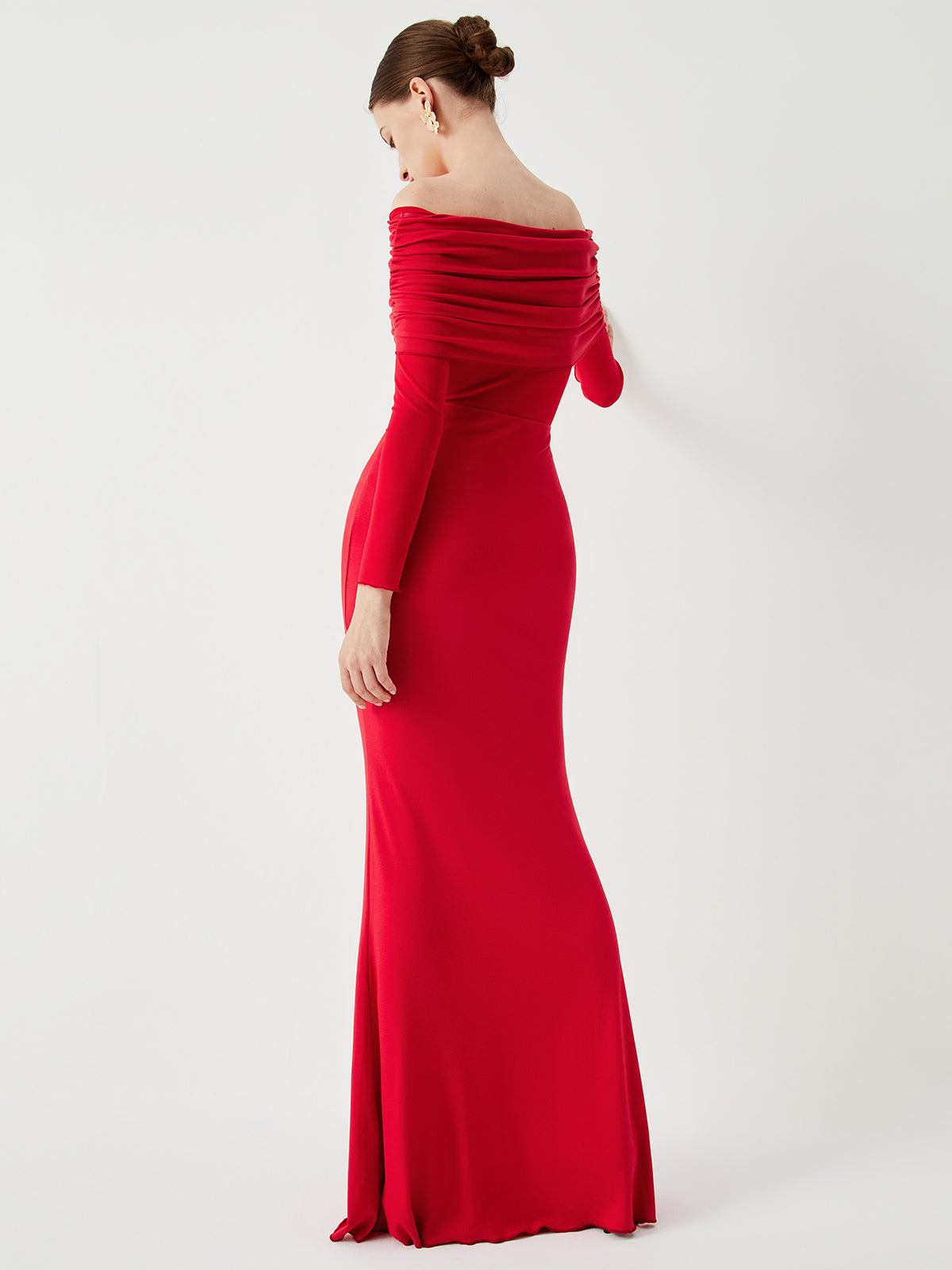 Damen-Abendkleid bodenlang mit Carmen-Ausschnitt, langen Ärmeln und gerafftem Brustteil