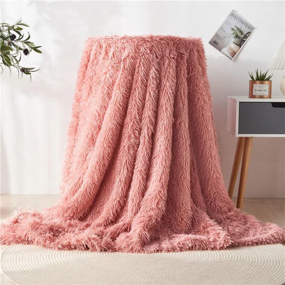 Nivara Kuscheldecke – Flauschiger Faux-Fell-Überwurf