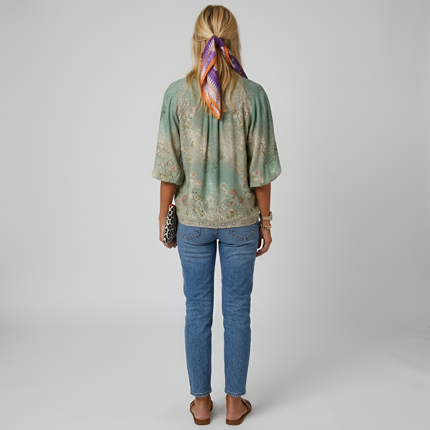 Damenbluse mit Blumenmuster, langen Ärmeln und Knopfleiste