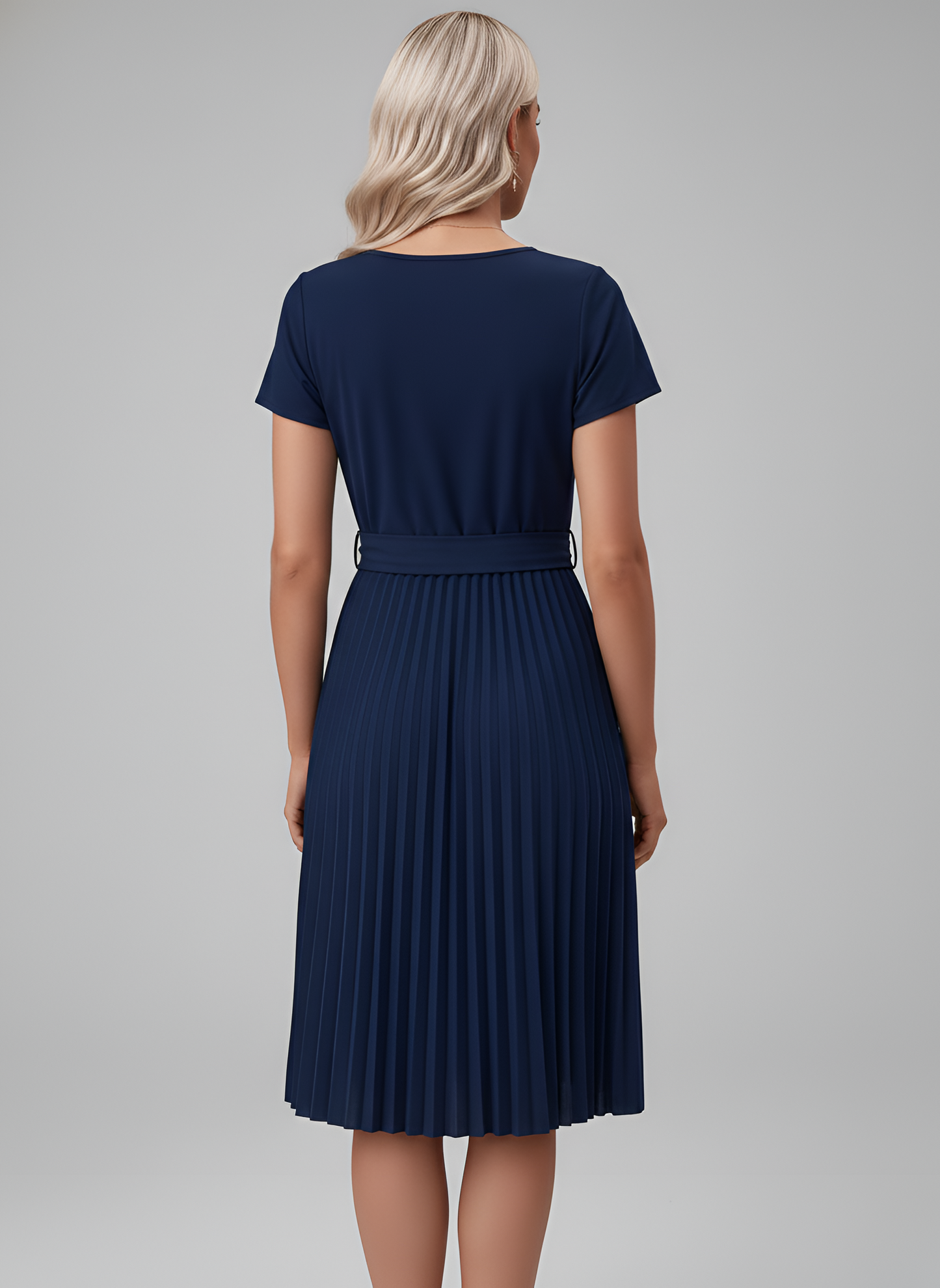 Damen-Midikleid aus fließendem Polyester mit Plisseerock und Gürtel