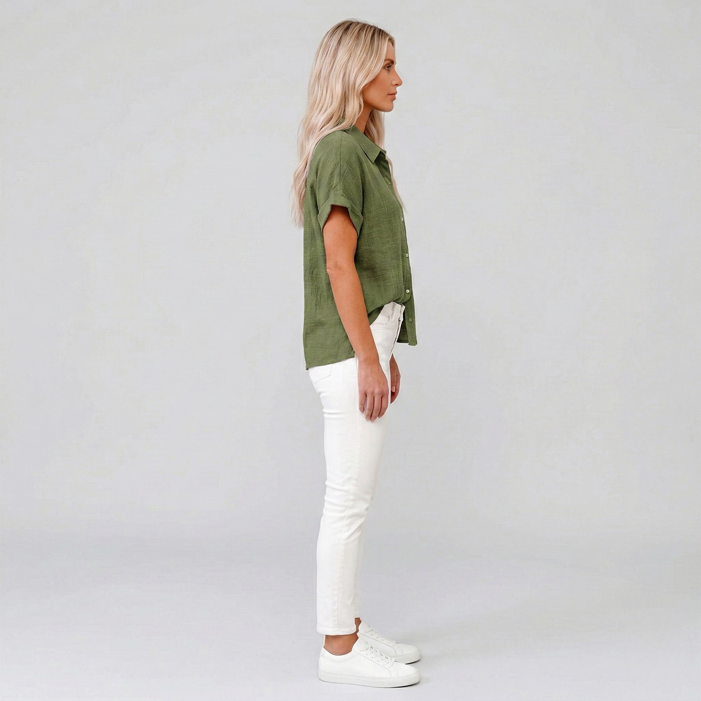 Damenbluse aus Leinen mit kurzen Ärmeln und Knopfleiste