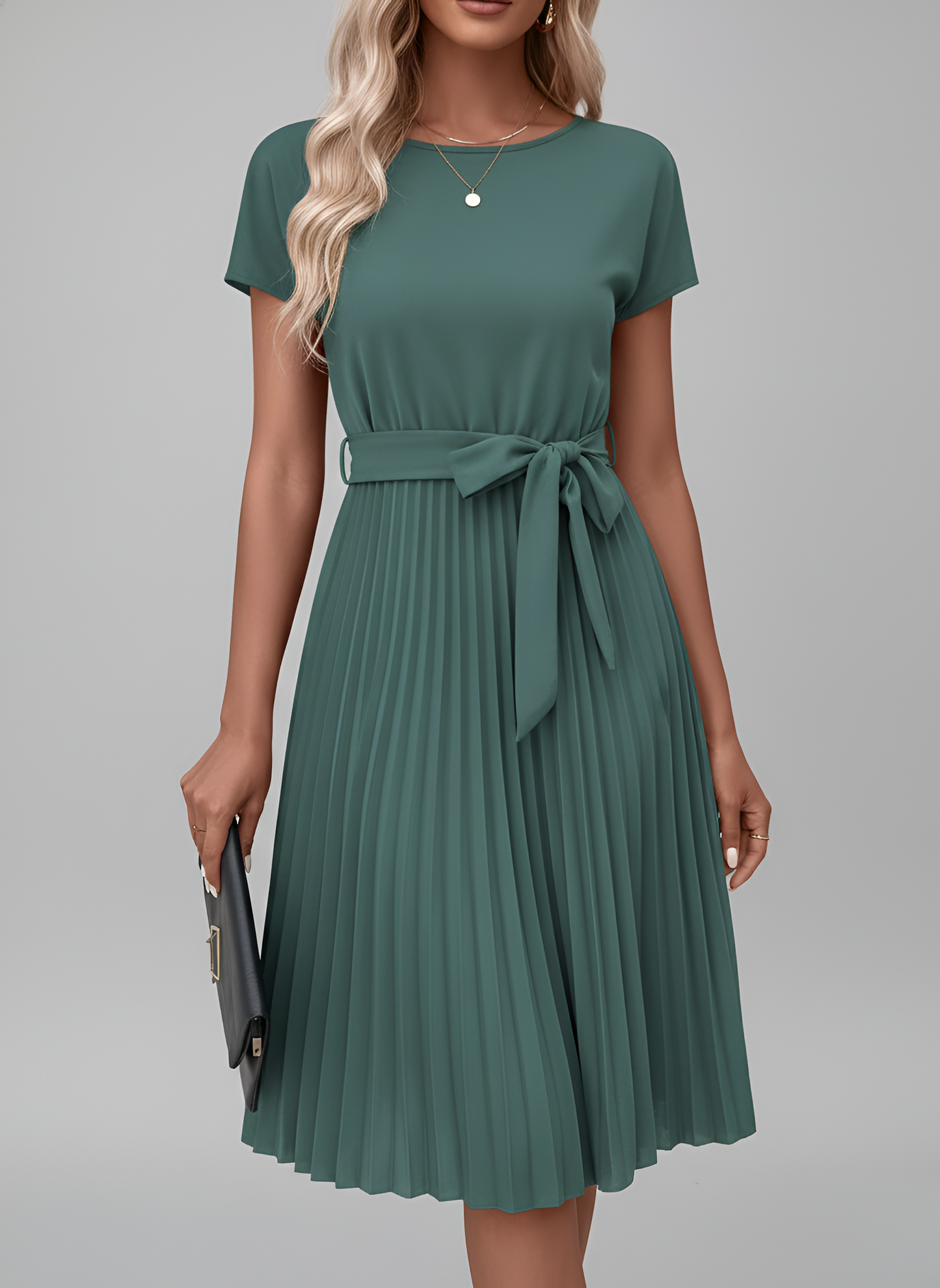 Damen-Midikleid aus fließendem Polyester mit Plisseerock und Gürtel