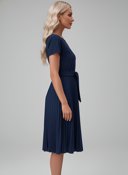 Damen-Midikleid aus fließendem Polyester mit Plisseerock und Gürtel