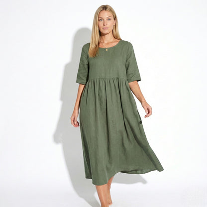 Women's midi dress with round neckline and side pockets