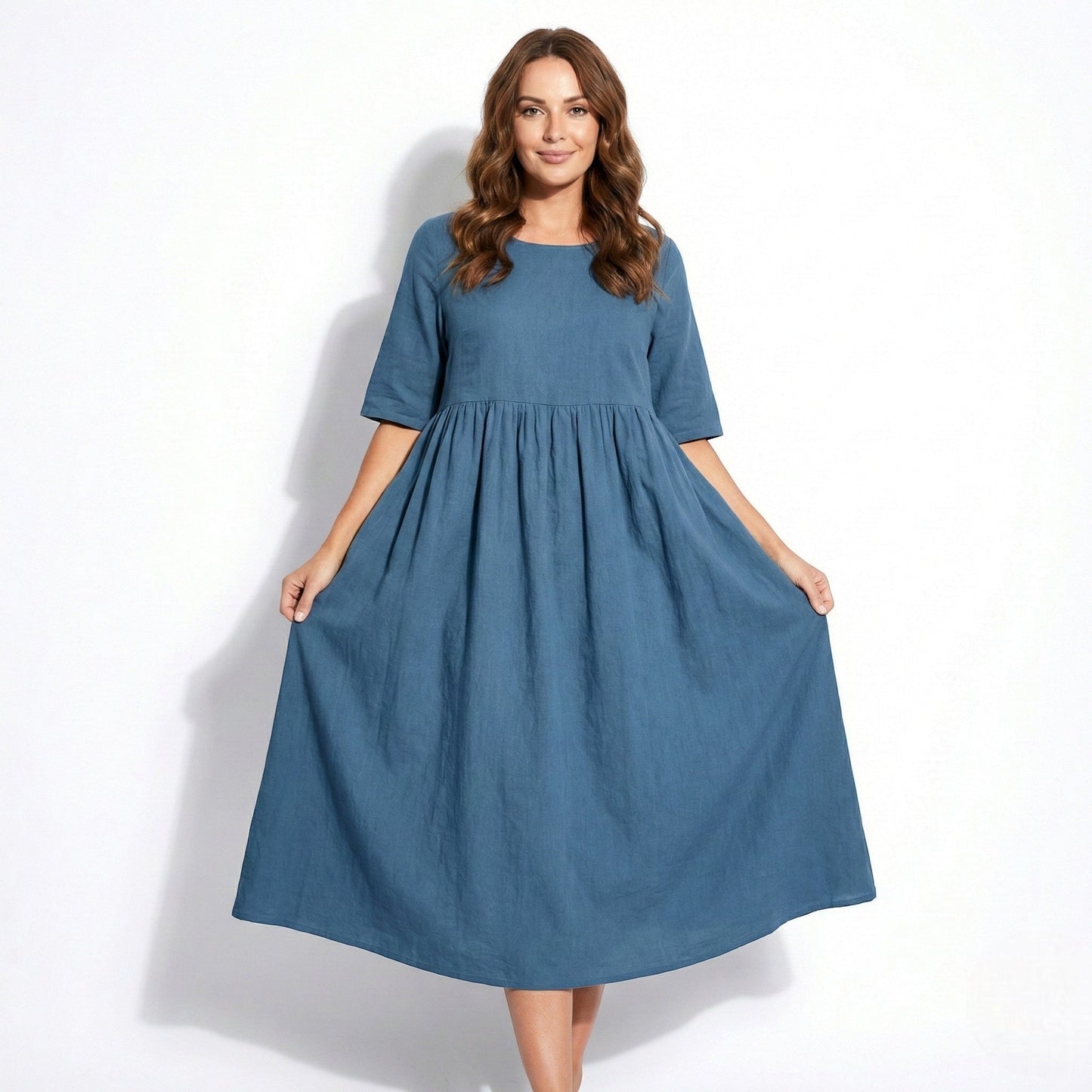 Women's midi dress with round neckline and side pockets