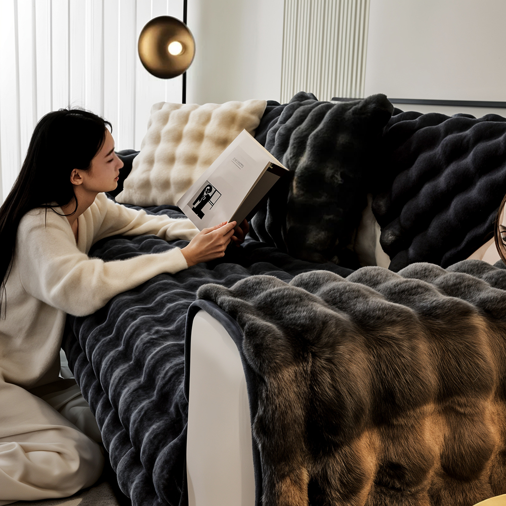 Veloura Élite Sofabezug – Ultrakuschliger Schutz mit edlem Steppmuster