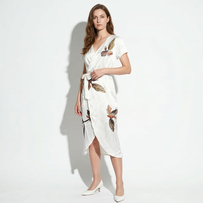 Women's midi dress with V-neck and floral print